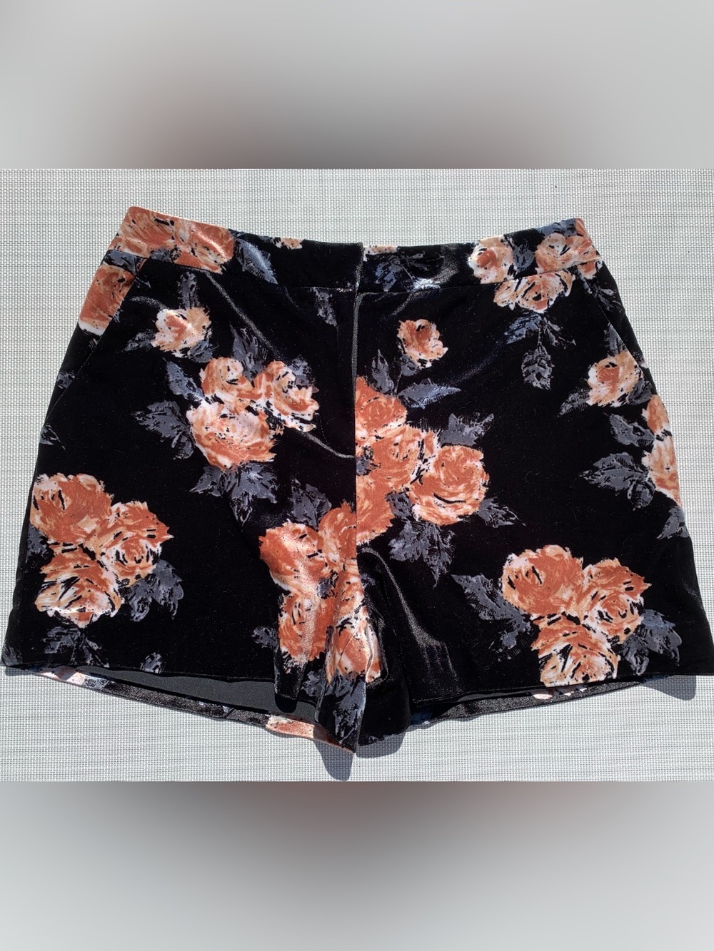 ALI & JAY Velvet shorts